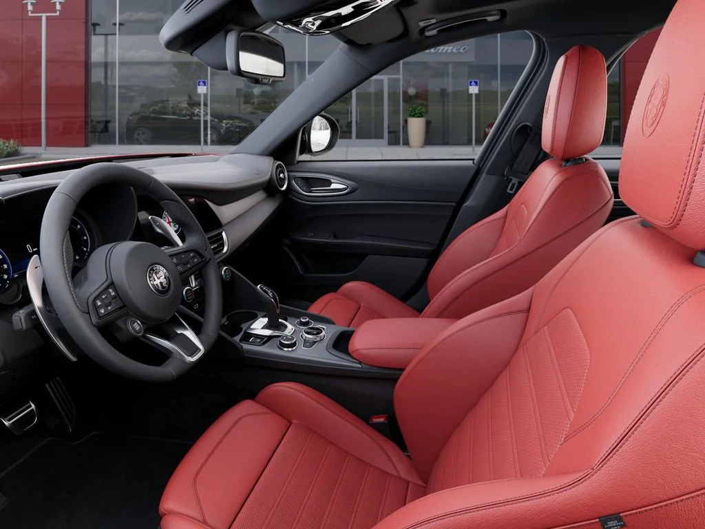 New 2025 Alfa Rosso (Red) Exterior Paint Alfa Romeo Base image 23