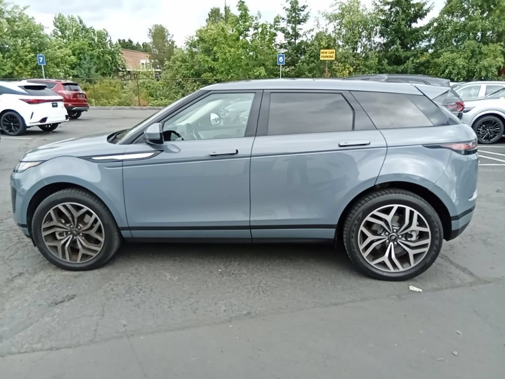Used 2023  Land Rover SE image 10