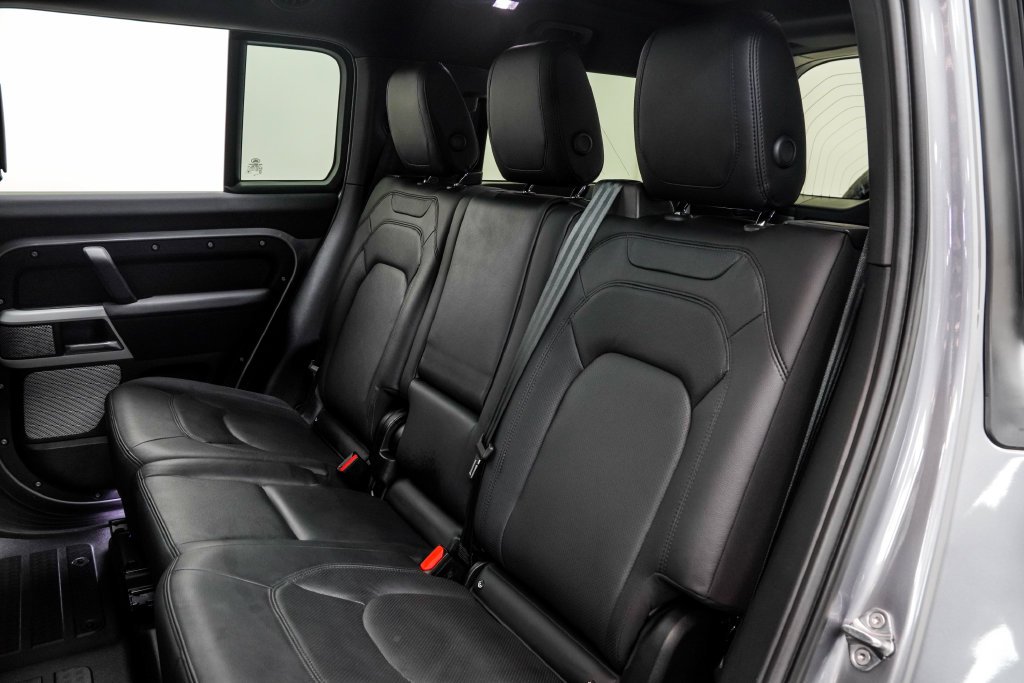 Used 2023 Gray Land Rover SE image 18