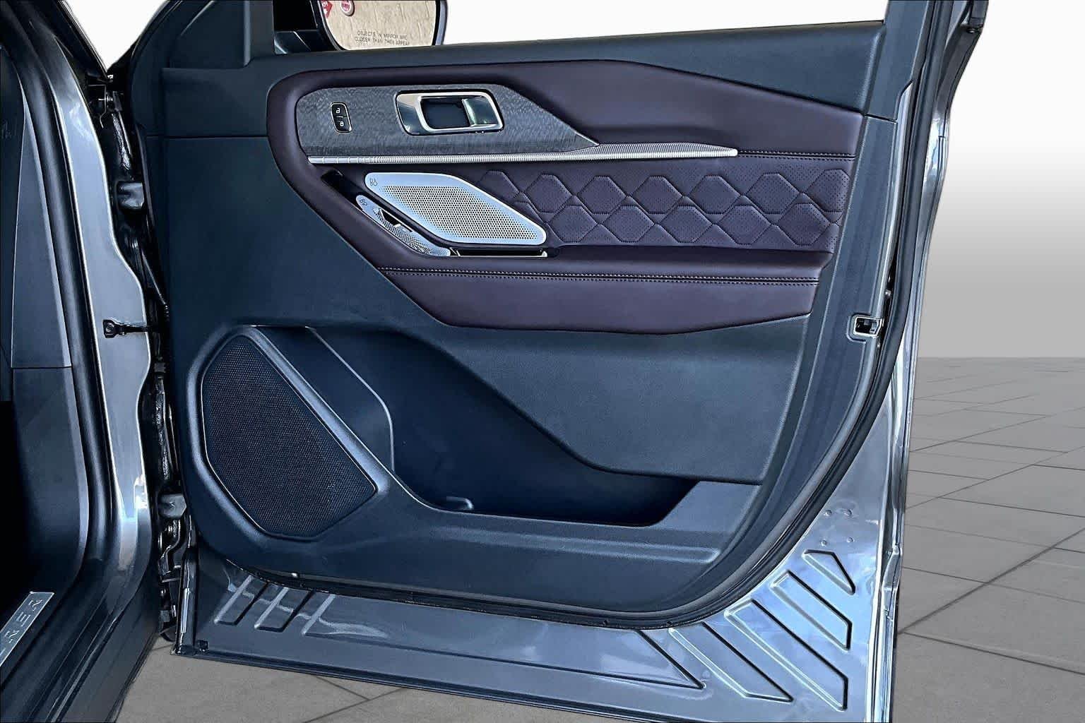 Used 2025 Carbonized Gray Metallic Ford Platinum image 23