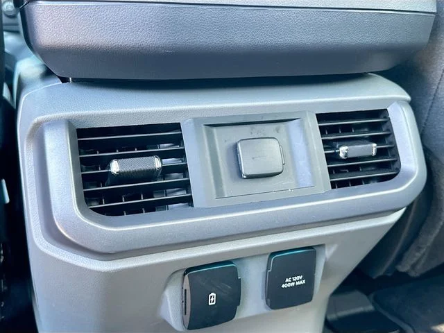 Used 2025 Blue Ford XLT image 25