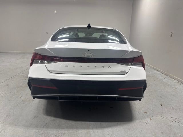 Used 2025 White Hyundai Limited image 7