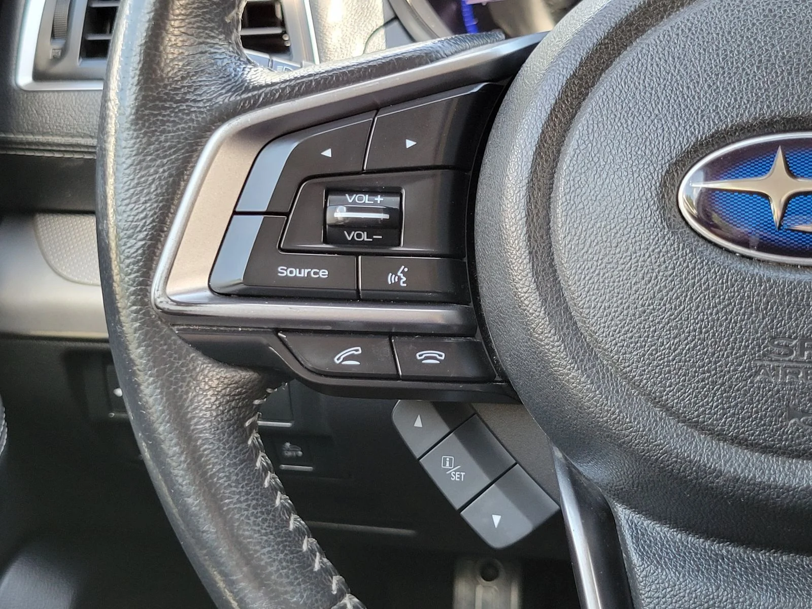 Used 2018 Crystal White Pearl Subaru 2.5i image 14