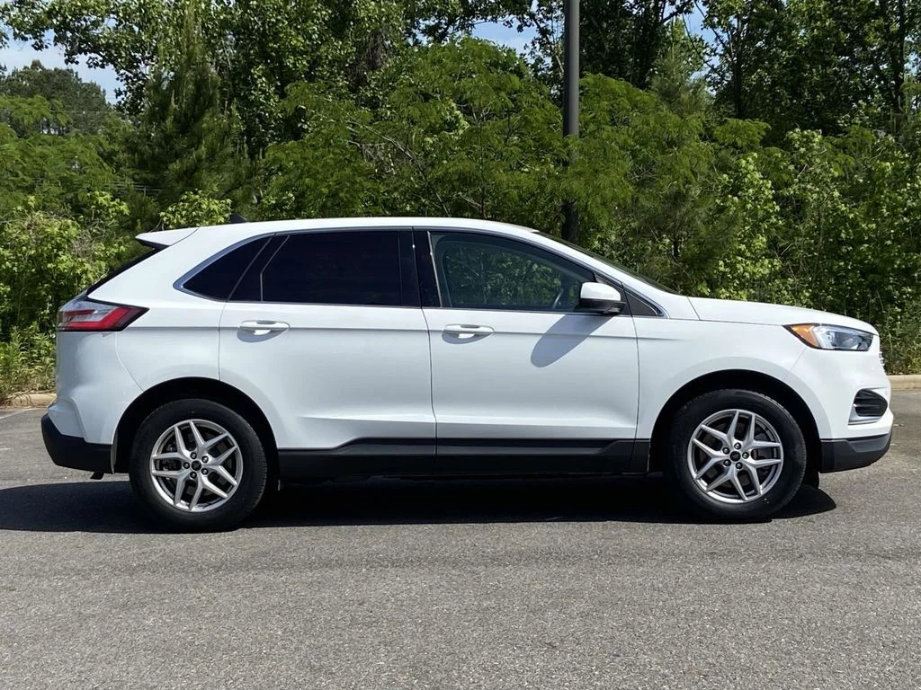 Used 2024 Oxford White Ford SEL image 2