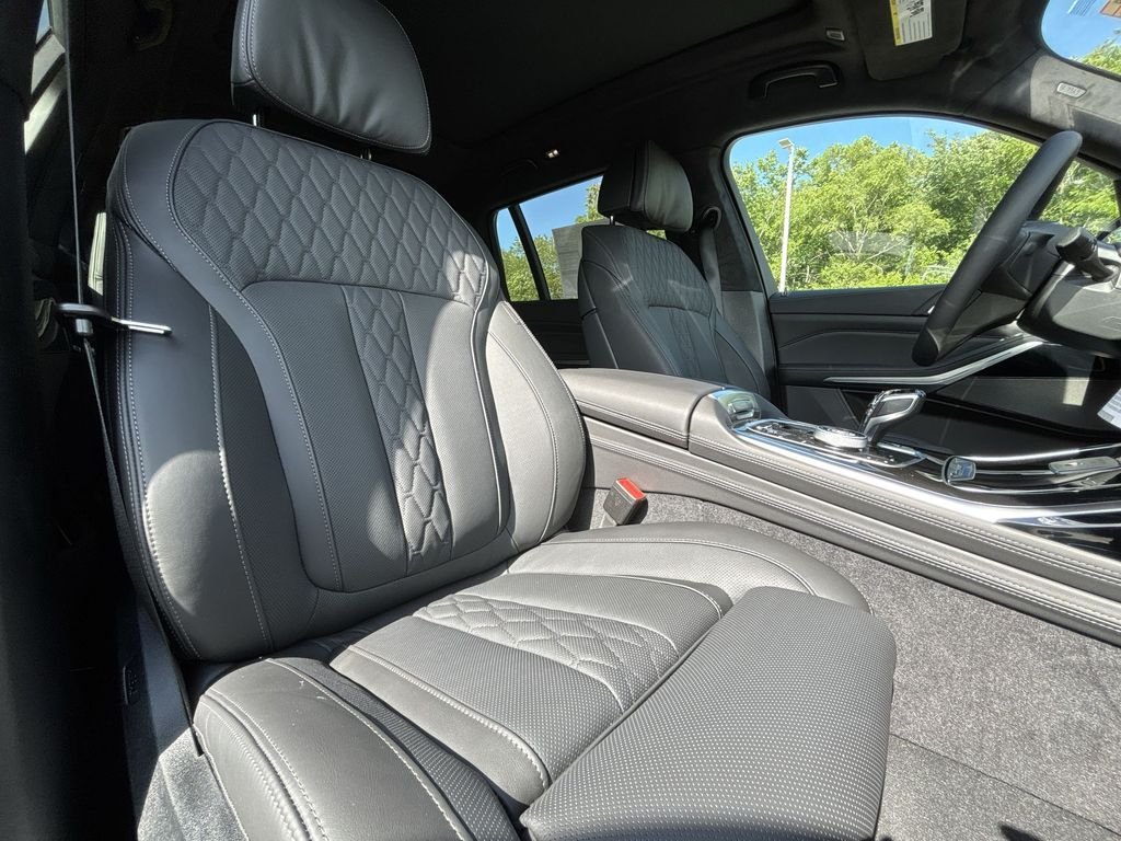 New 2026 Tanzanite Blue II Metallic BMW ALPINA XB7 image 28