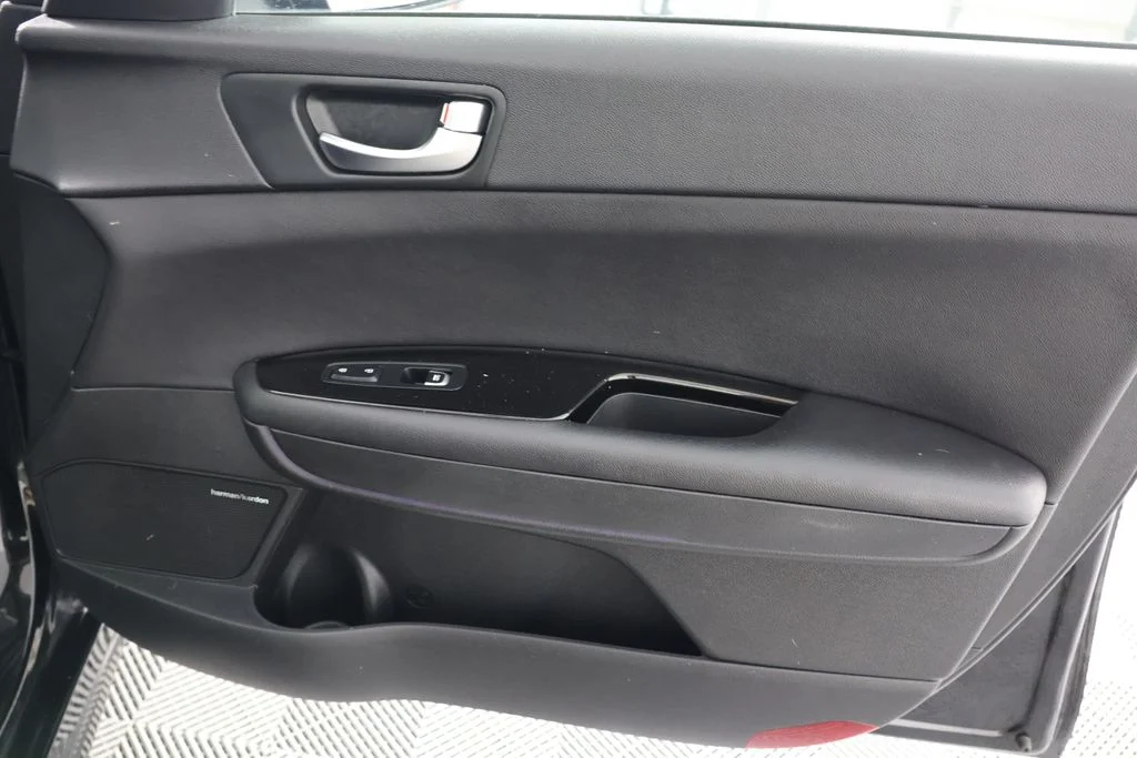 Used 2020 Black Kia SX image 29