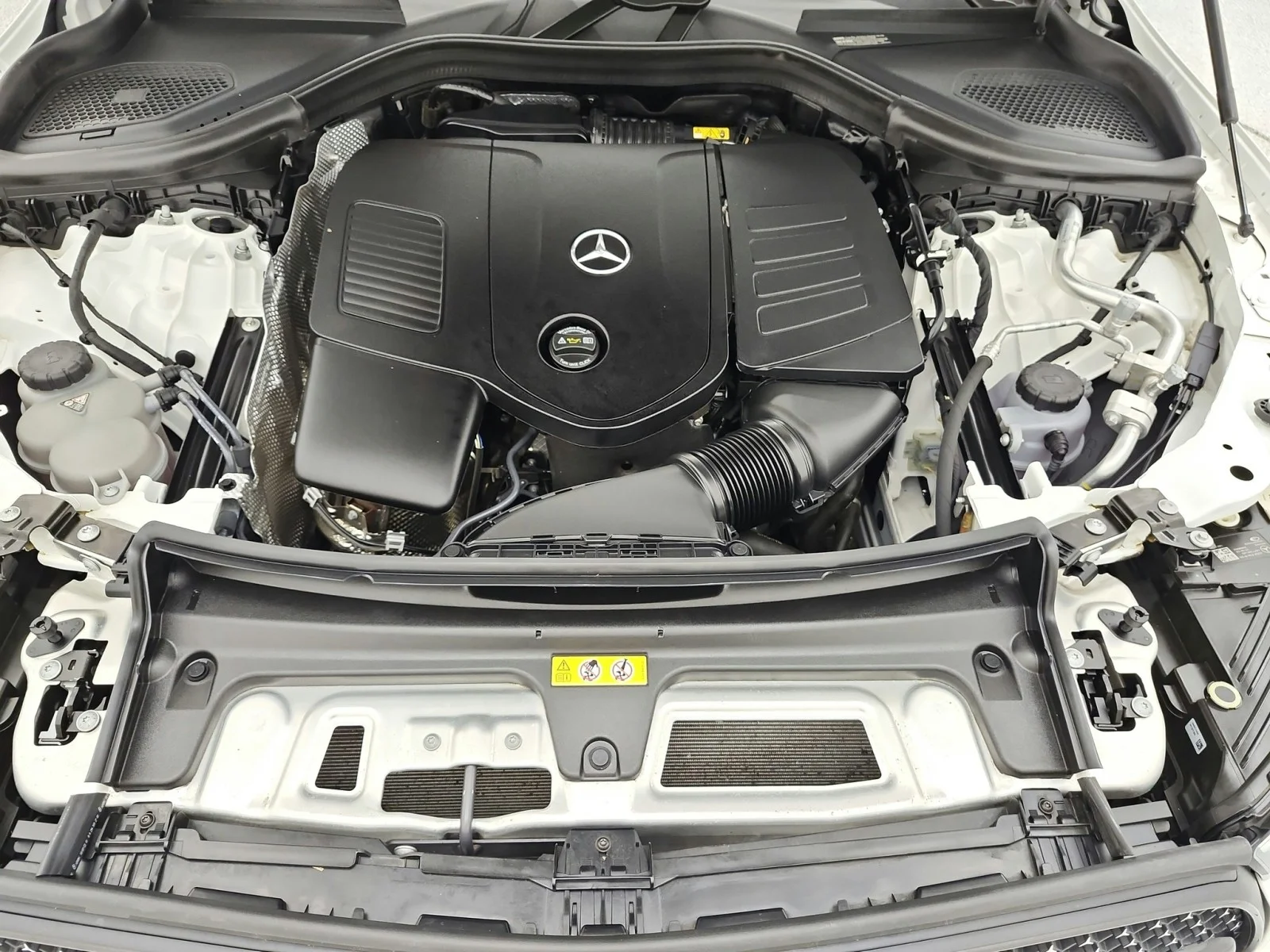 Used 2024 Polar White Mercedes-Benz GLC 300 4MATIC® SUV image 17