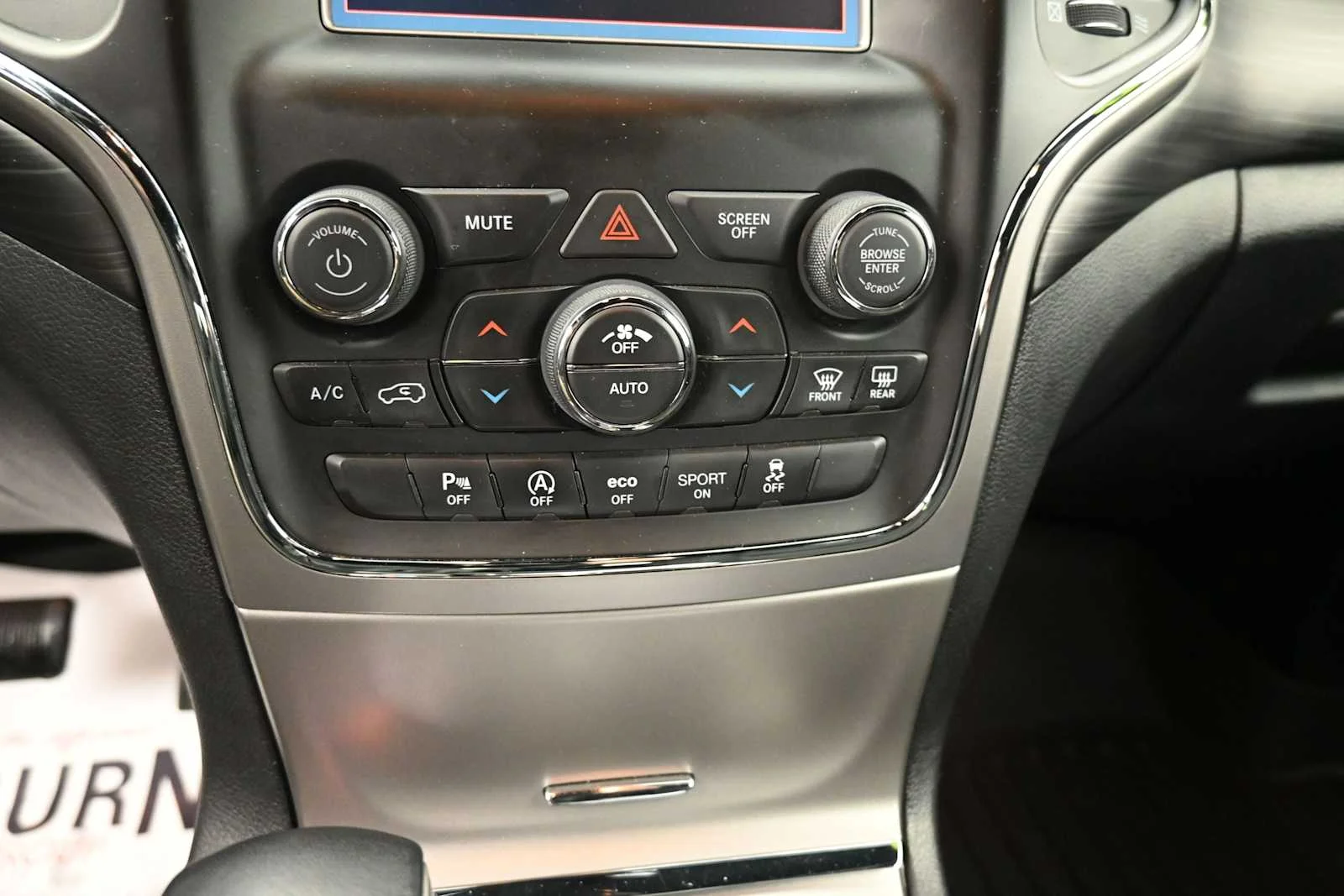 Used 2022 Silver Zynith Jeep Limited image 8