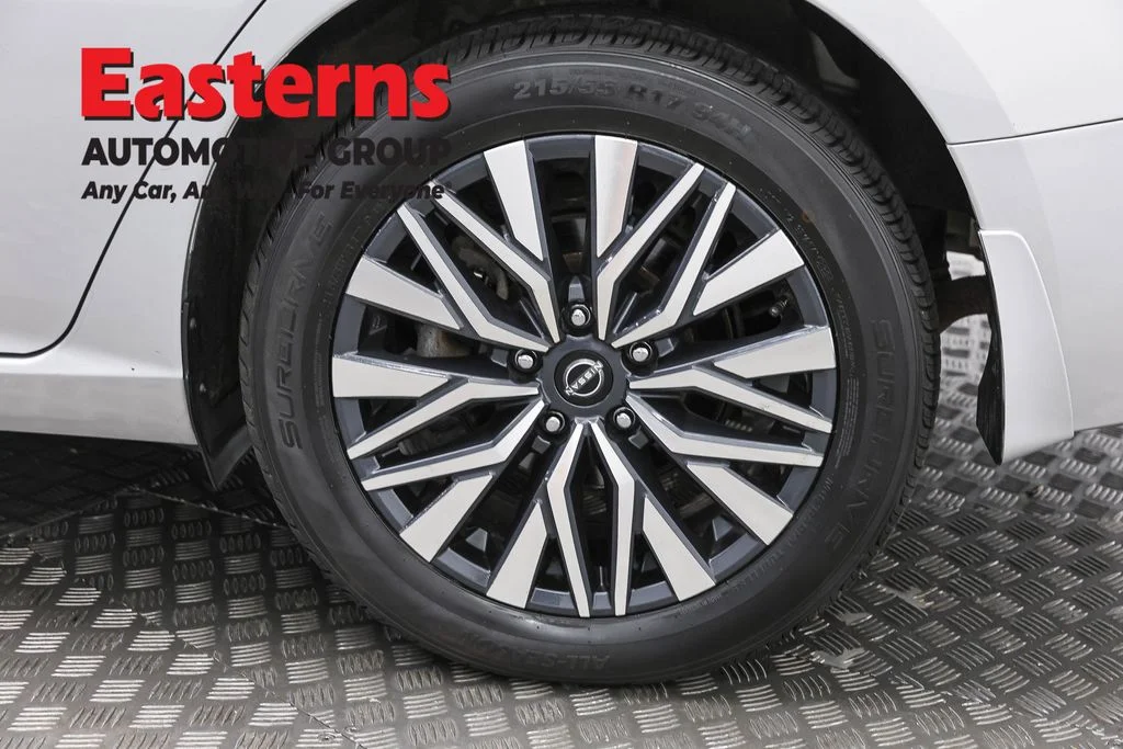 Used 2023 Silver Nissan 2.5 SV image 33