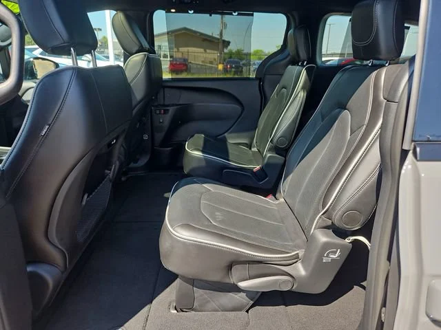 Used 2025 Gray Chrysler Limited image 26