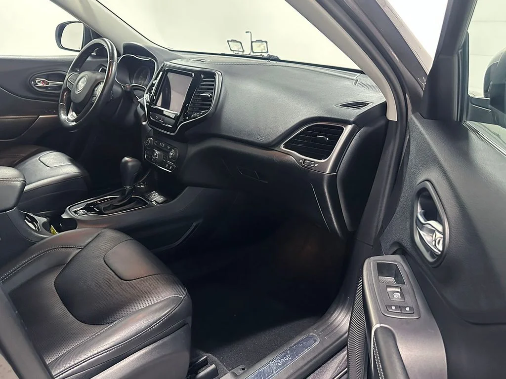 Used 2020 Gray Jeep Limited image 26