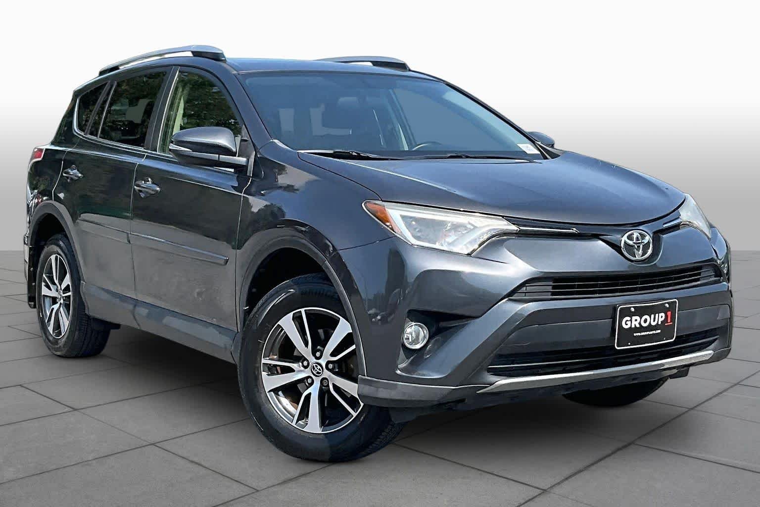Used 2016 Magnetic Gray Metallic Toyota XLE image 3