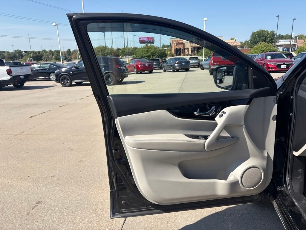 Used 2020 Magnetic Black Pearl Nissan SV image 9