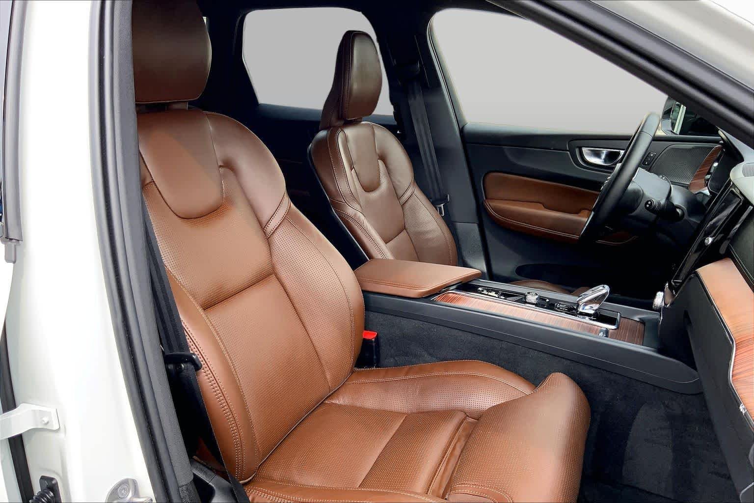 Pre-Owned 2025 Volvo XC60 Plug-In Hybrid Ultra