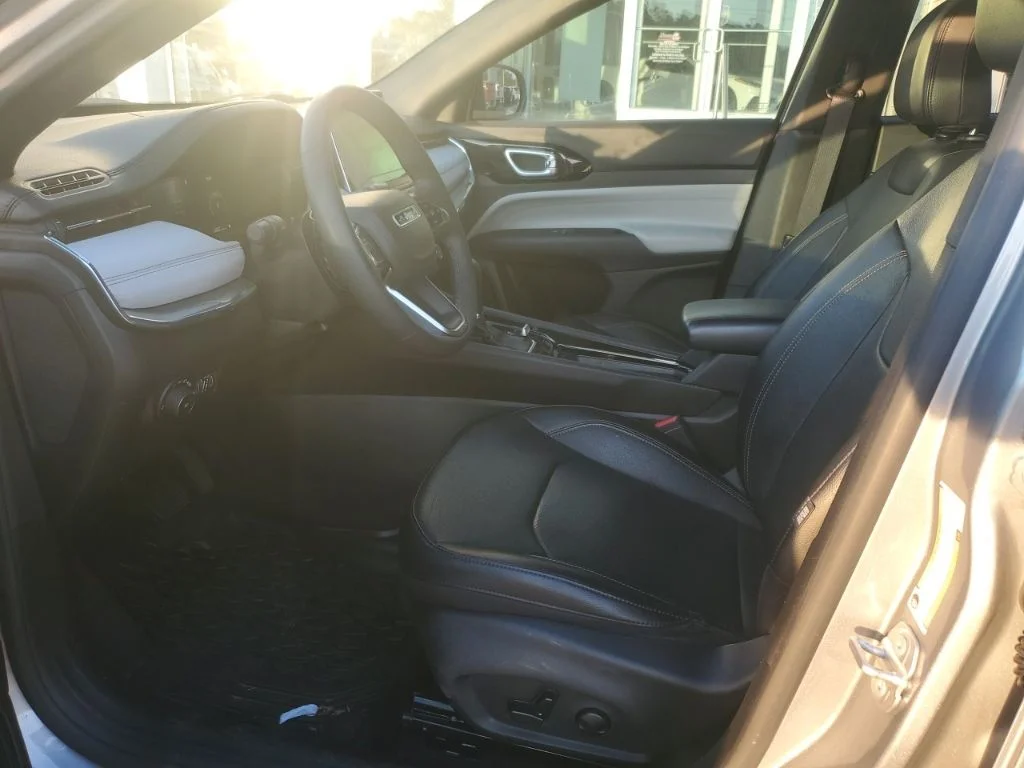 Used 2023 Silver Jeep Limited image 13