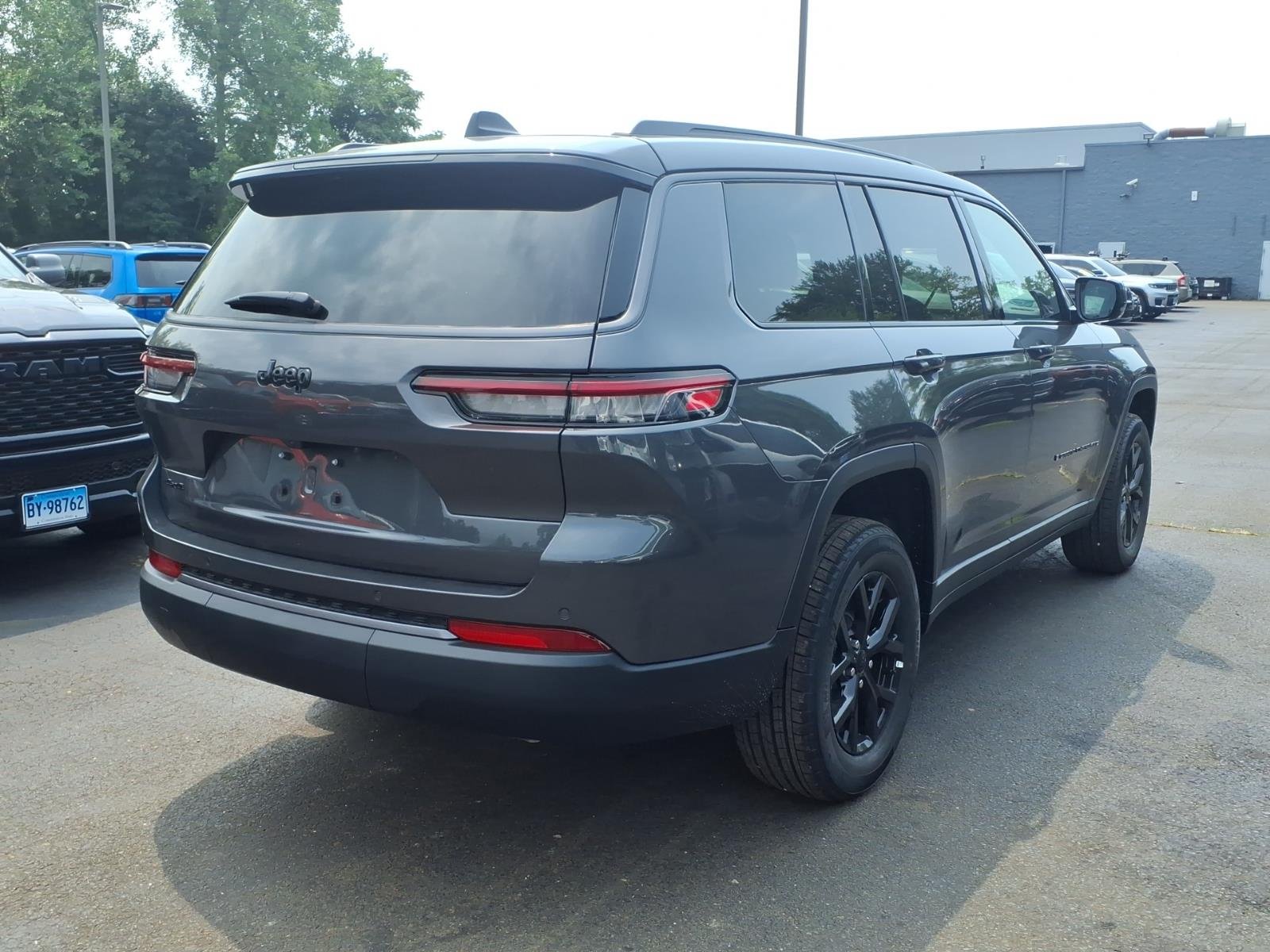 New 2026 Baltic Gray Metallic Clear-Coat Exterior Paint Jeep Altitude image 4