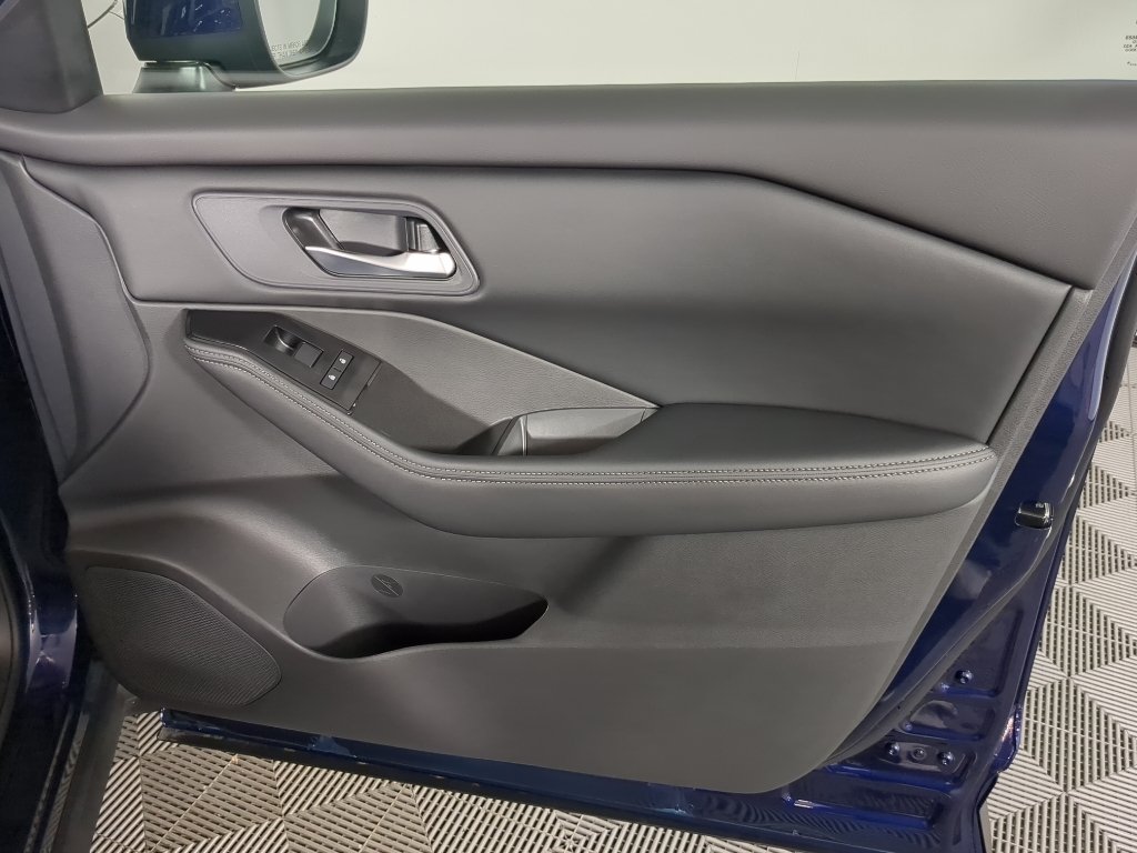 New 2026 Deep Ocean Blue Pearl Nissan SV image 21