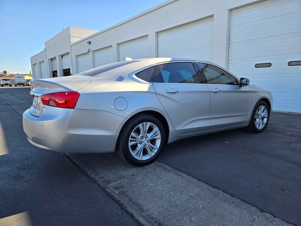 Used 2014 Silver Ice Metallic Chevrolet LT image 2