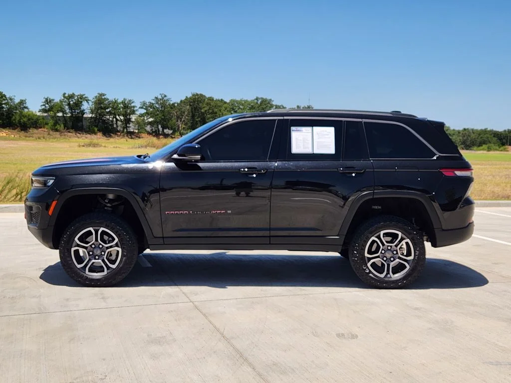 Used 2022 Black Jeep Trailhawk image 3