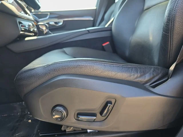 Used 2017 Silver Volvo T6 Momentum image 31