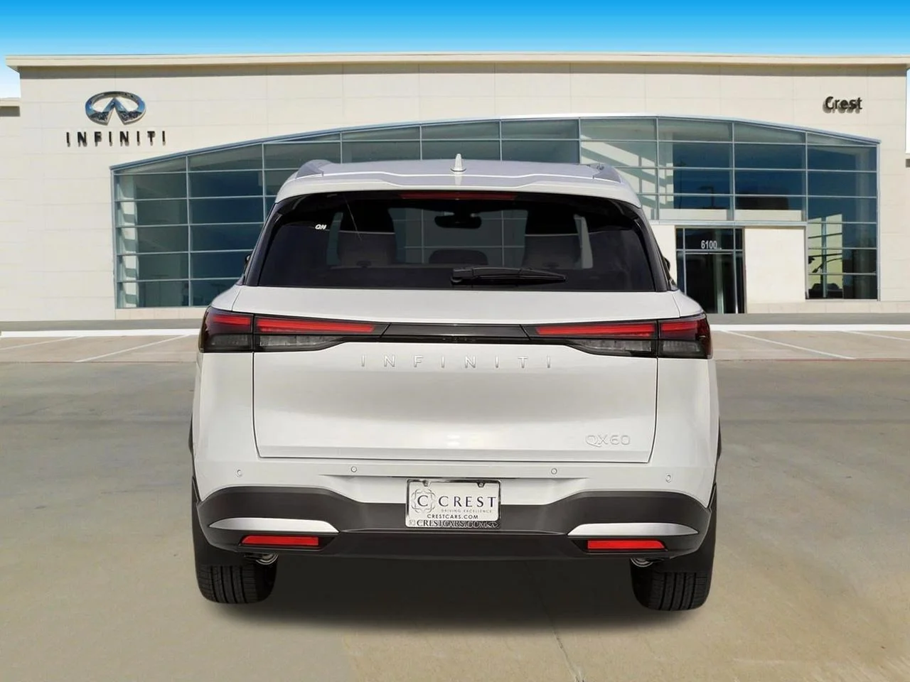 New 2027 RADIANT WHITE INFINITI Luxe FWD image 4