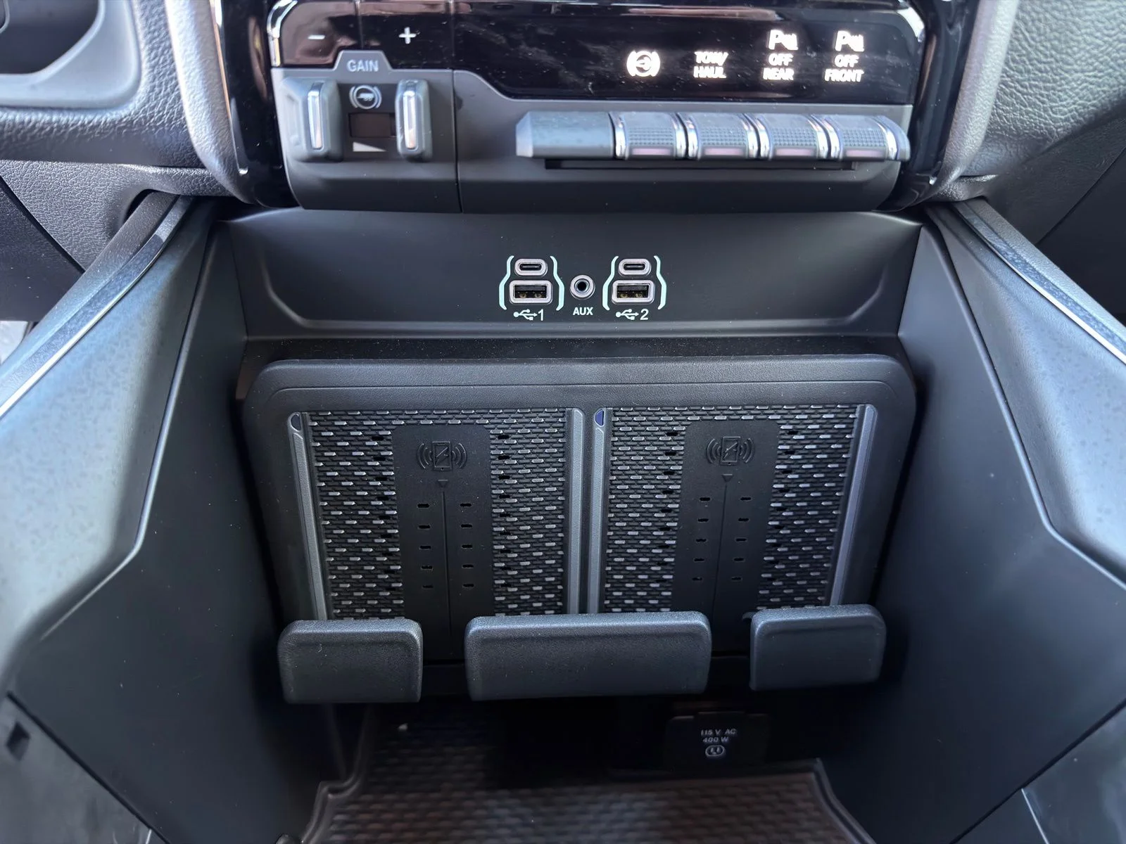 New 2026 Silver-Zynith Exterior Paint RAM Laramie image 24