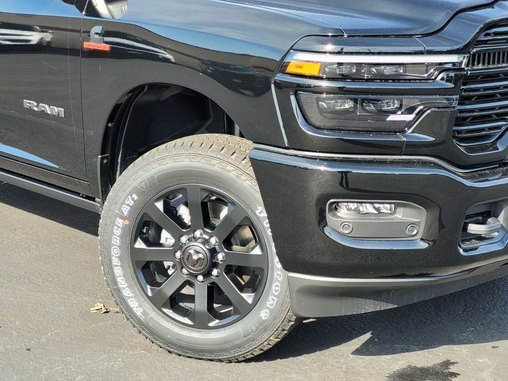 New 2026 Diamond Black Crystal Pearl-Coat Exterior Paint RAM Laramie image 5