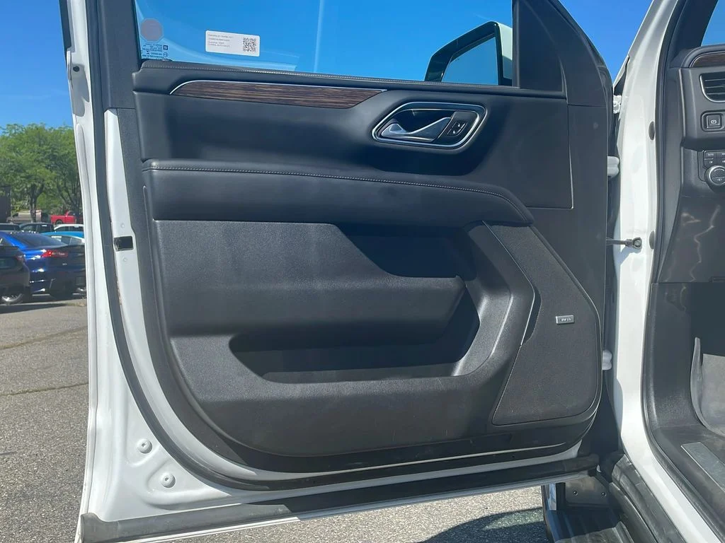 Used 2021 Iridescent Pearl Tricoat Chevrolet High Country image 11
