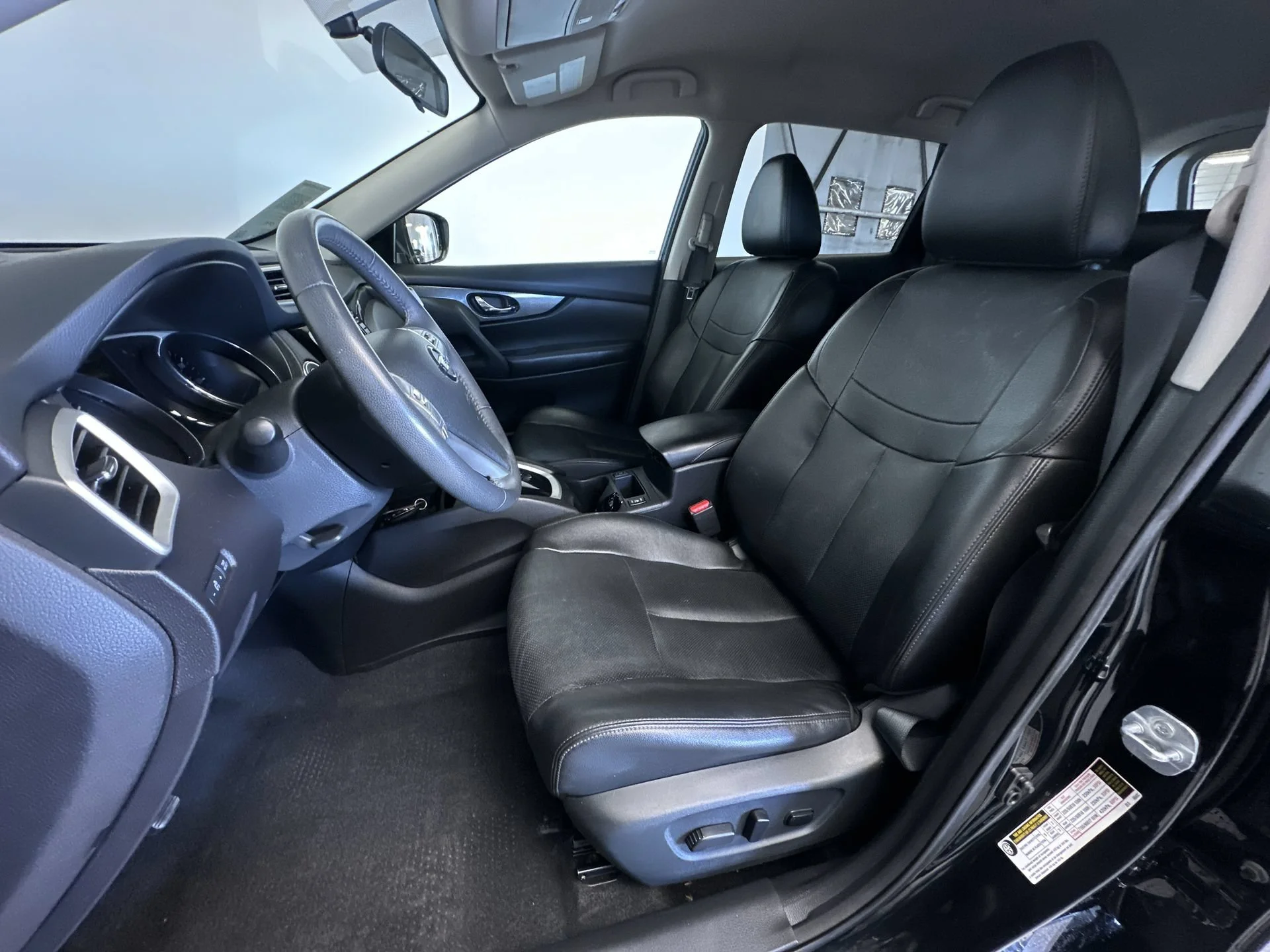 Used 2016 Magnetic Black Nissan SL image 12