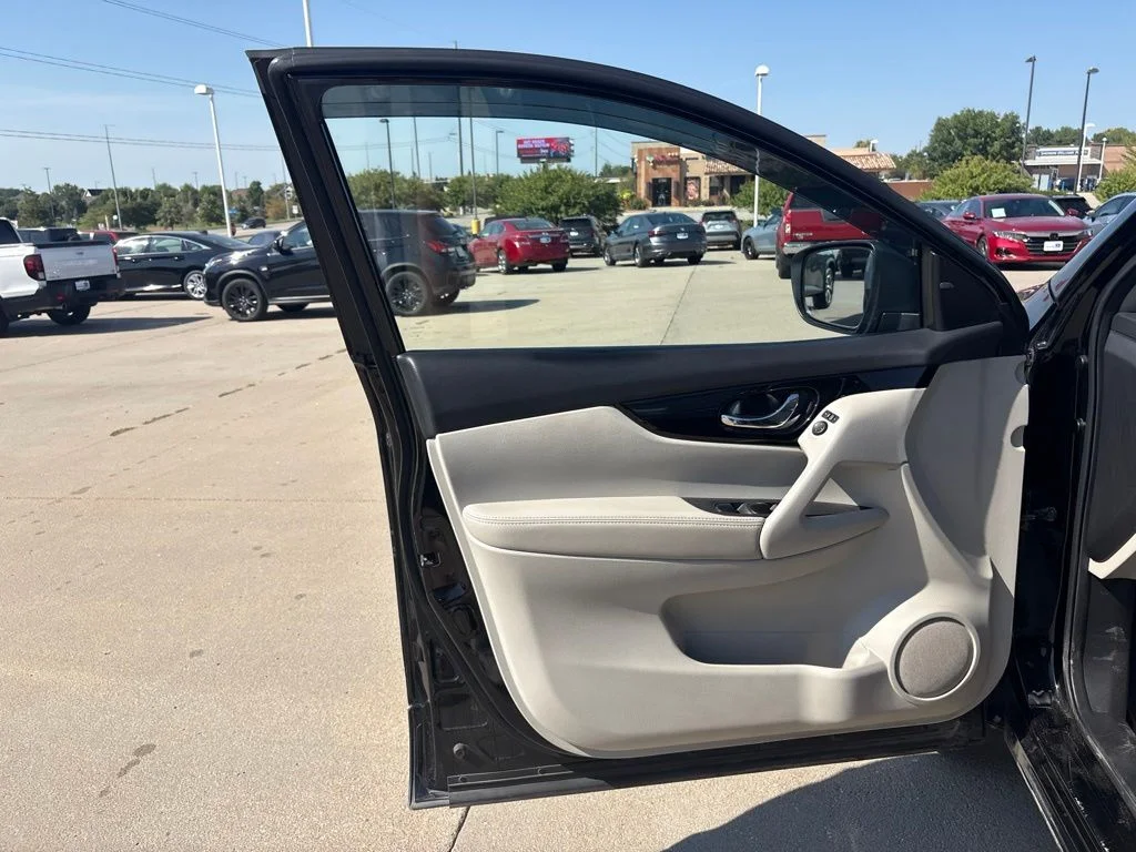Used 2020 Black Nissan SV image 9