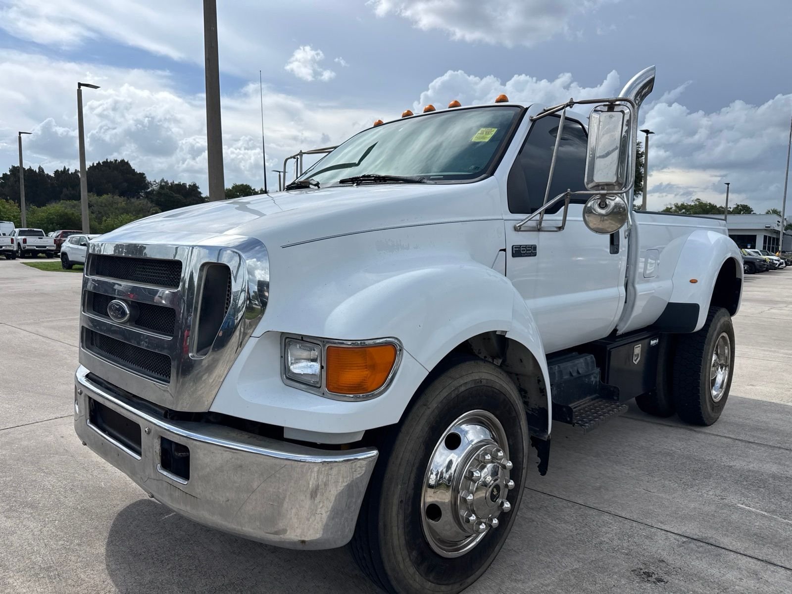 Used 2004 White Ford XLT image 1