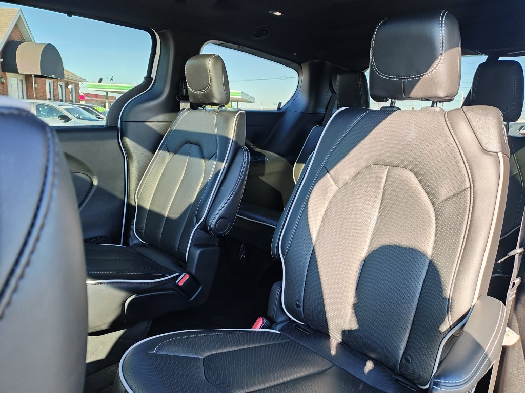 Used 2026 White Chrysler Limited image 14