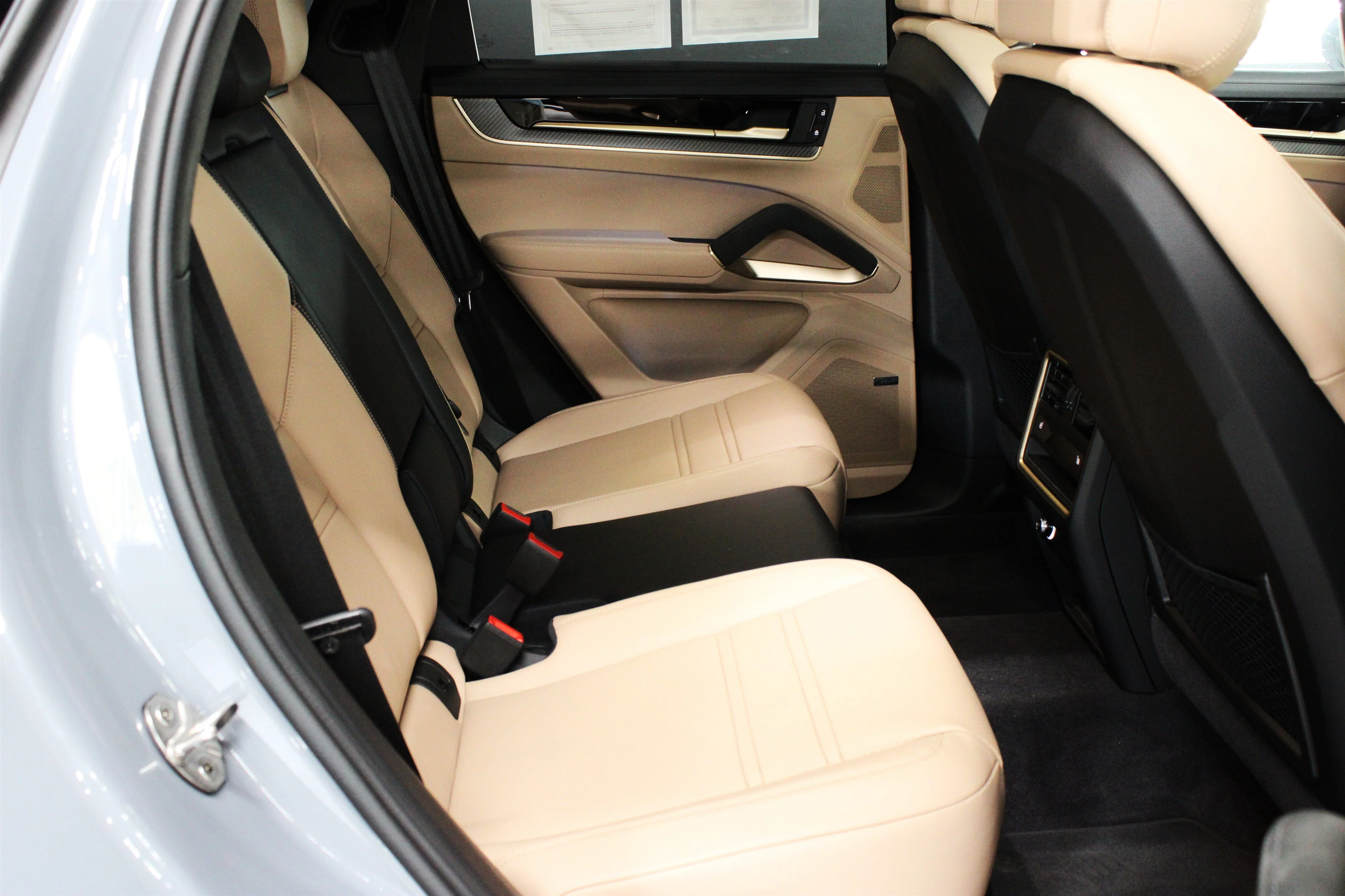 2025 Porsche Cayenne Coup Turbo E-Hybrid - Photo 29