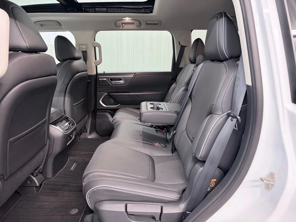 New 2027 RADIANT WHITE INFINITI Luxe 4WD image 40