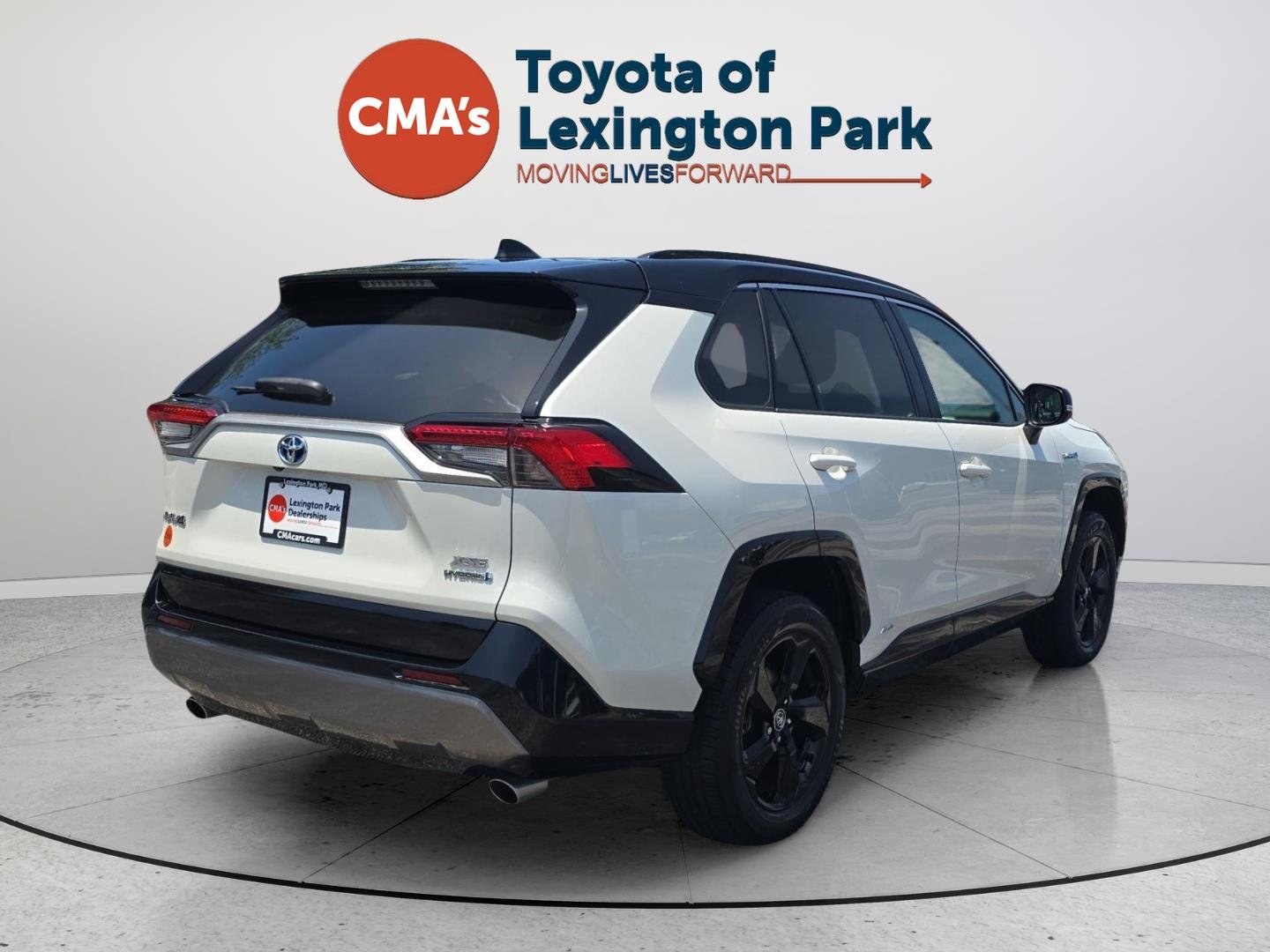 Used 2020 Blizzard Pearl w/Midnight Black Metallic Roof Toyota XSE image 7