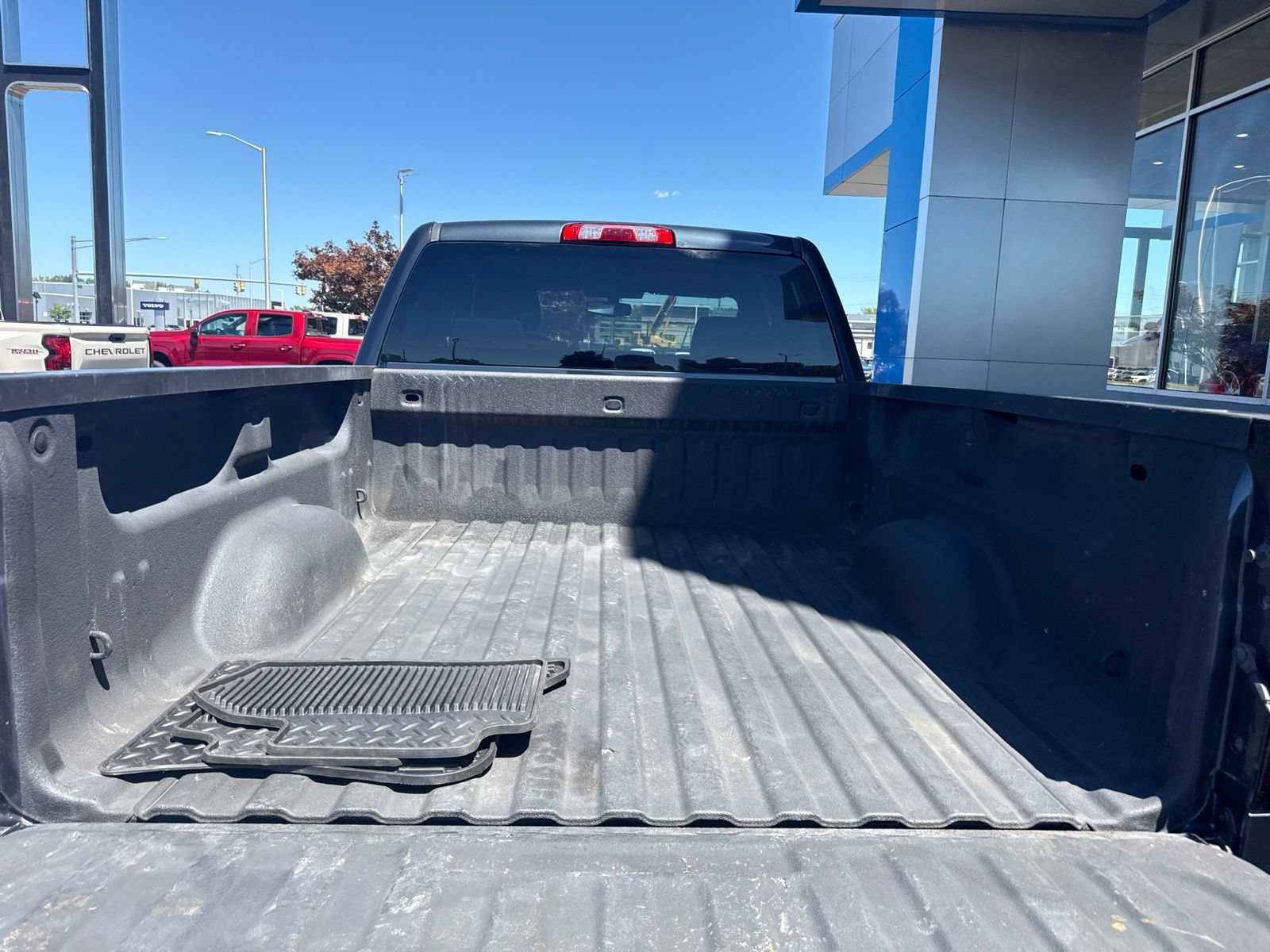 Used 2019 GRAPHITE METALLIC Chevrolet LT image 14