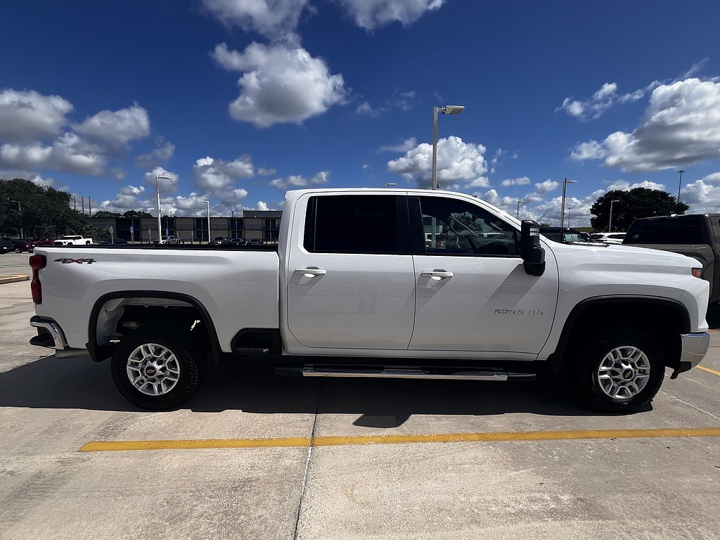 2025 Chevrolet Silverado 2500HD LT - Photo 2