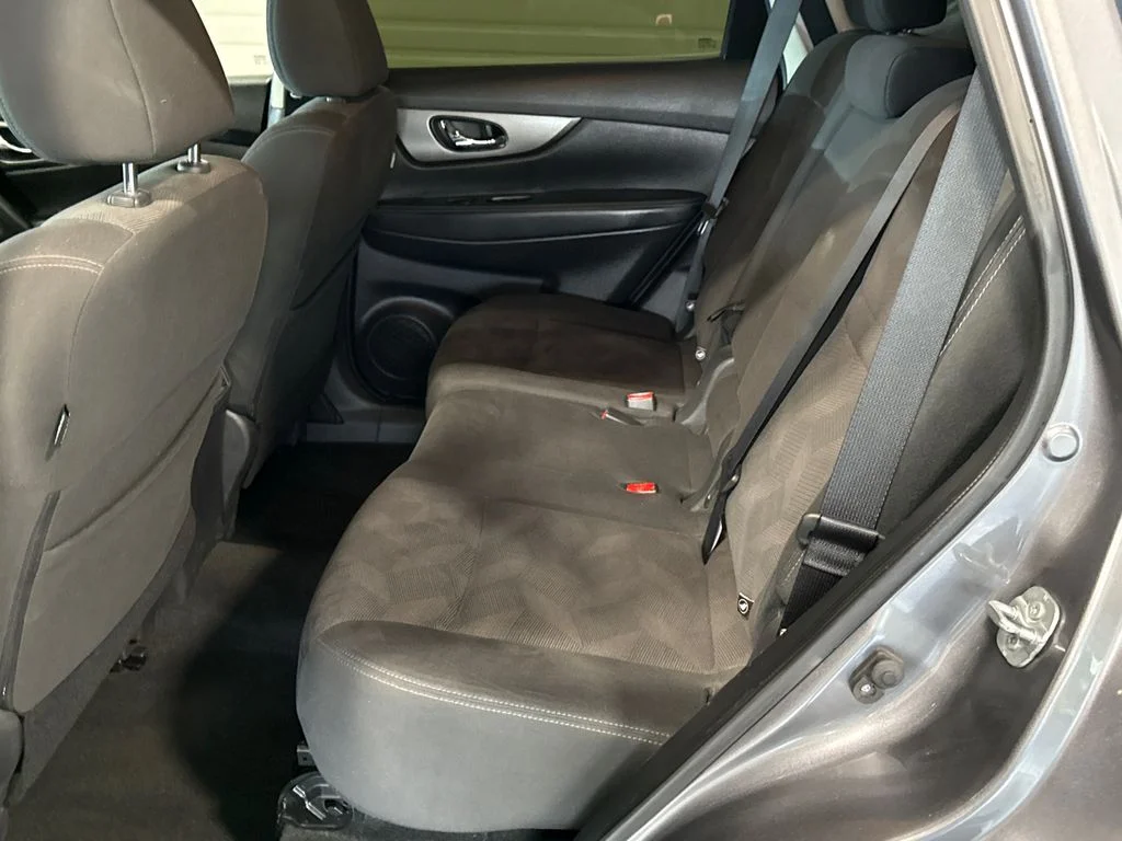Used 2016 Gray Nissan SV image 9