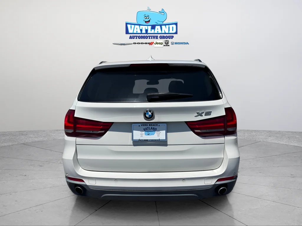 Used 2016 Alpine White BMW sDrive35i image 4