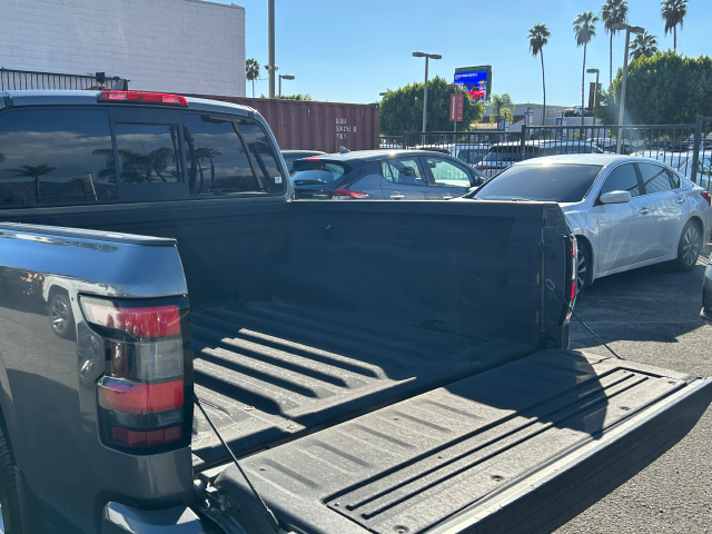 Used 2022 Gray Nissan SV image 10