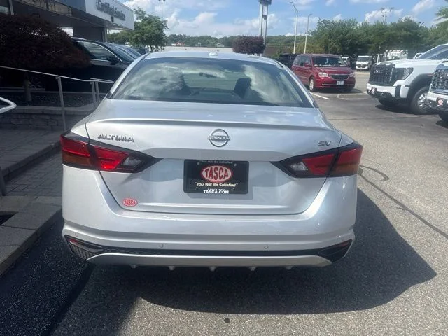 Used 2024 Silver Nissan 2.5 SV image 5