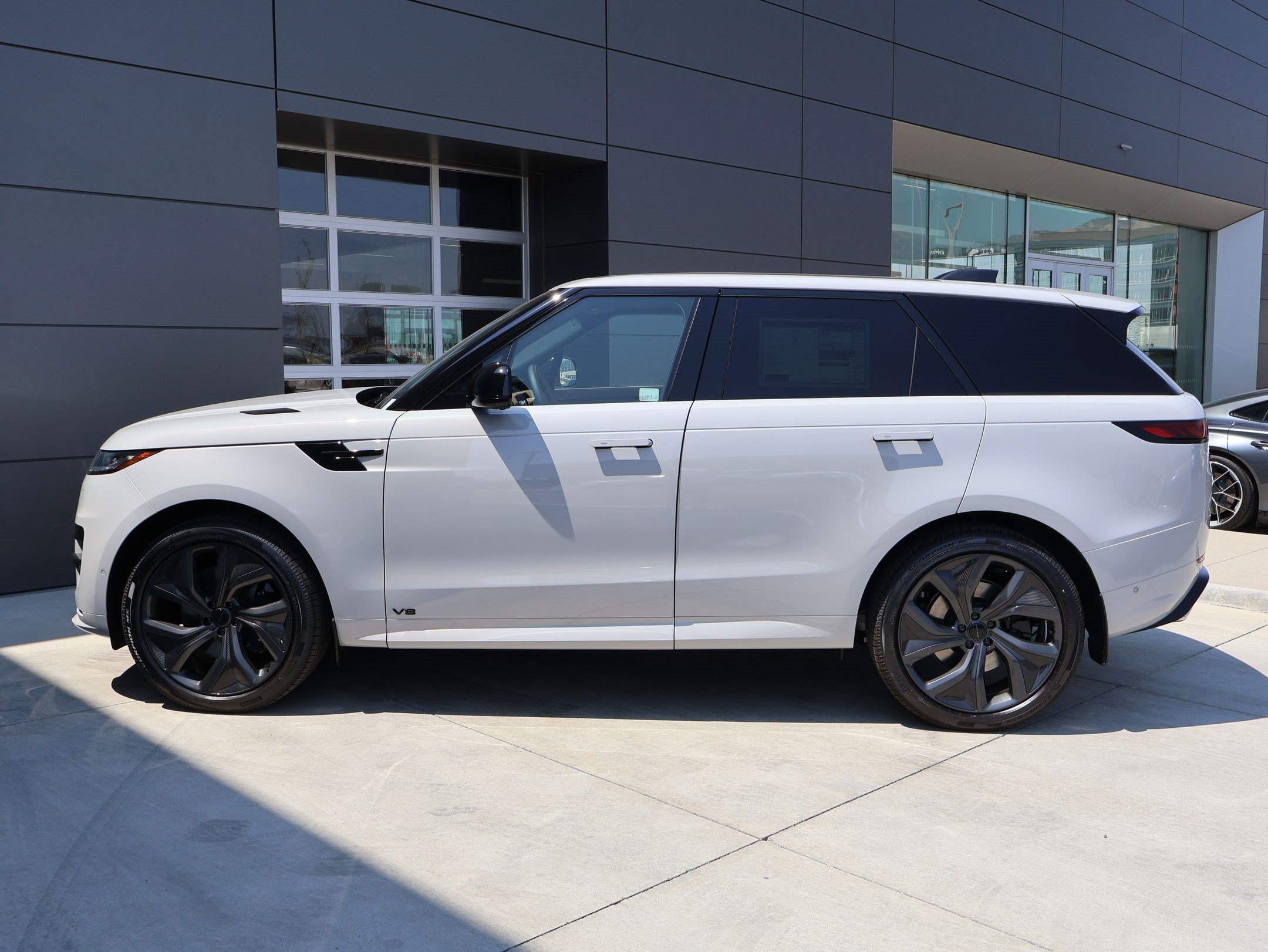 New 2026 Borasco Grey LAND ROVER P530 Dynamic SE image 9