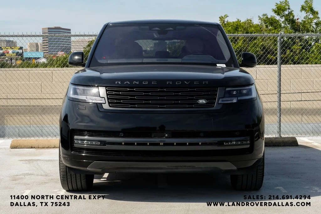 Used 2023 Black Land Rover SE image 3
