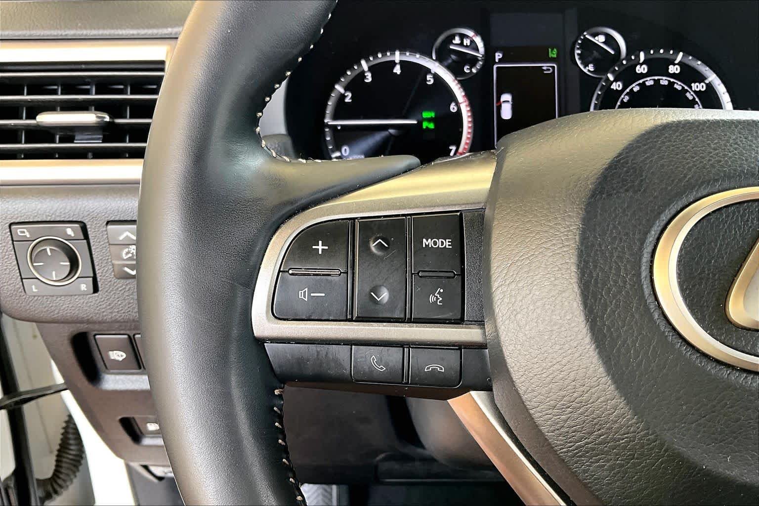 Used 2023 Eminent White Pearl Lexus Luxury image 21