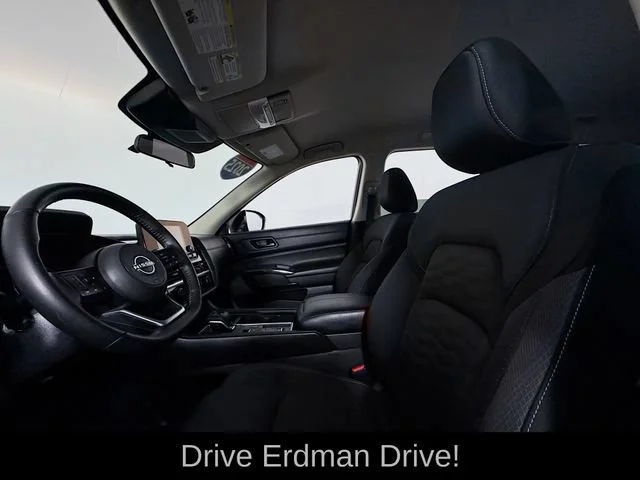 2025 Nissan Pathfinder SV - Photo 6