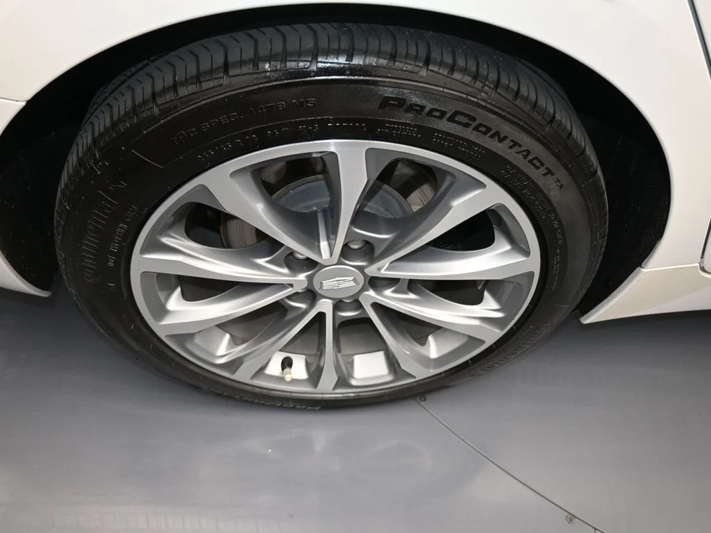 Used 2020 Crystal White Tricoat Cadillac Premium Luxury image 43