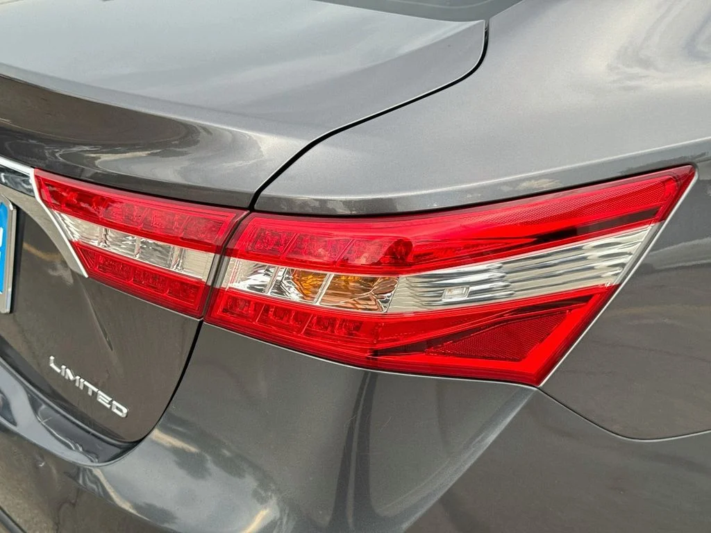 Used 2013 Gray Toyota XLE image 34