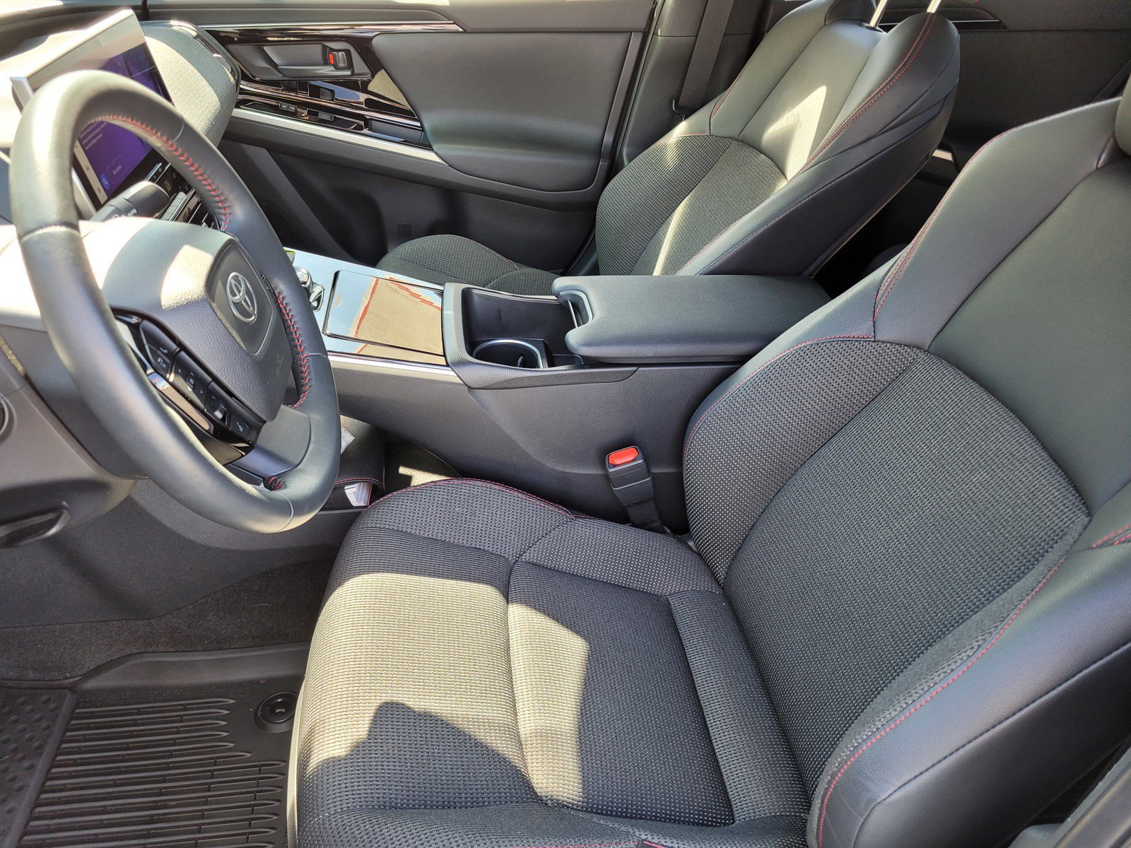 Used 2025  Toyota  image 16