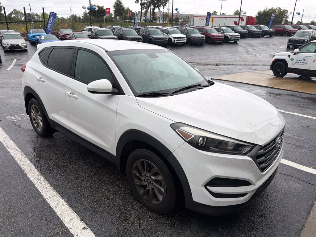 Used 2018 White Hyundai SE image 6
