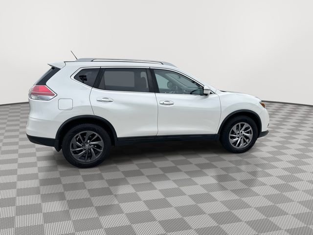 Used 2016 White Nissan SL image 10